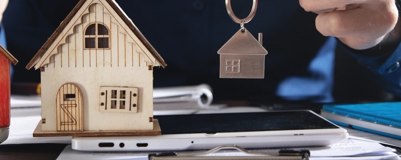 modèle de maison et clés de maison