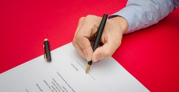 Signer un contrat avec des clauses suspensives 