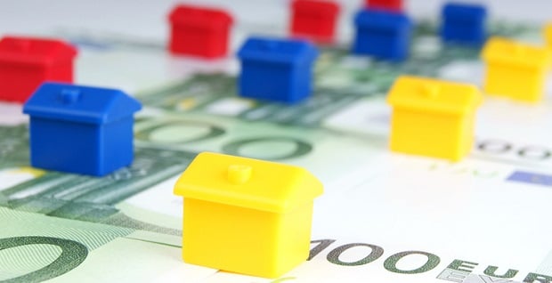  Maisons en miniature sur des billets euros