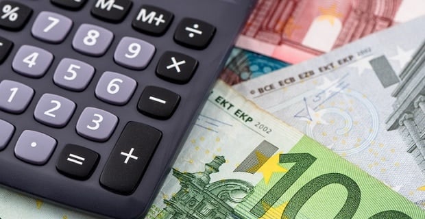 Billet euro et calculatrice 