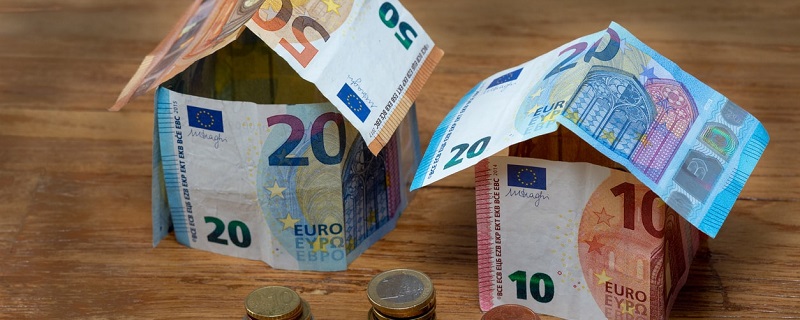 maison faite en billet euros
