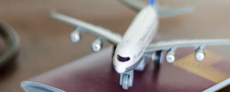 passeport et modèle d'avion