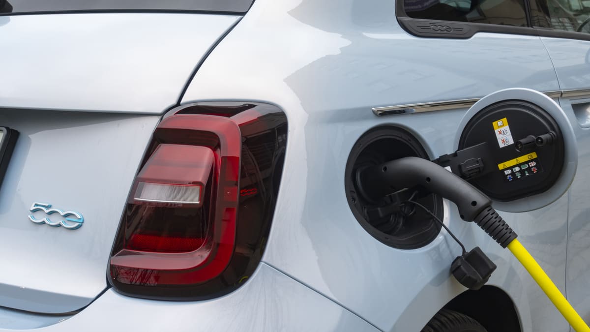 Stellantis d&eacute;voile sa flotte de voitures &eacute;lectriques abordables pour le leasing social 2026