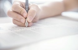 Emprunteur souffrant de MICI renseigne un questionnaire médical