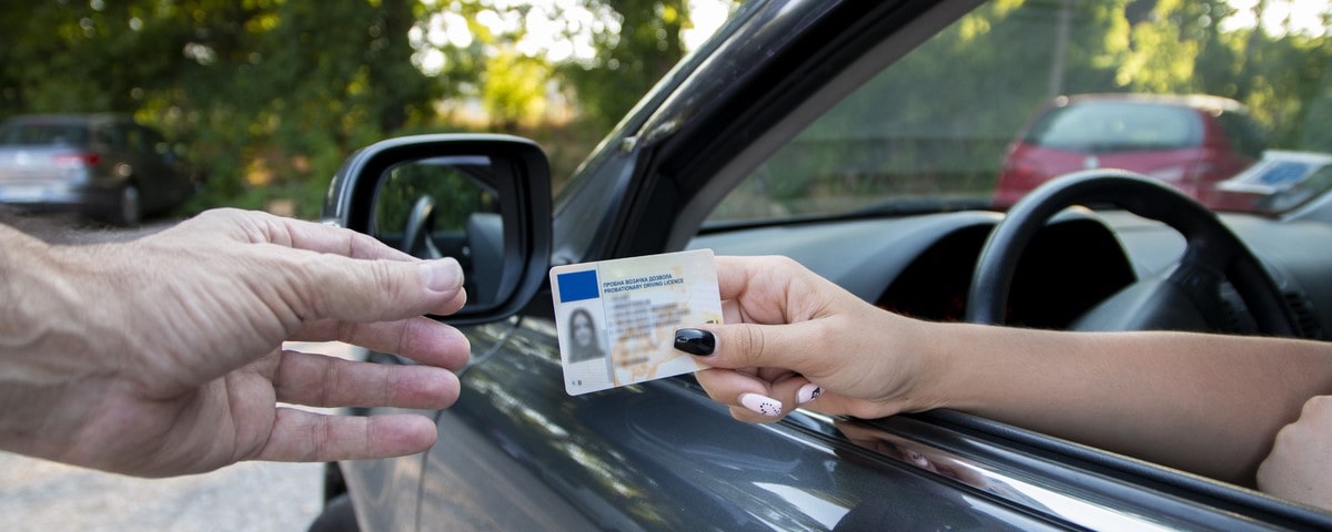 assurer une voiture sans avoir de permis de conduire