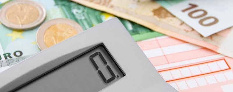 Calculatrice et euros pour un calcul de microcrédit
