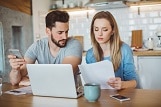 Des apprentis en réflexion sur un prêt apprenti
