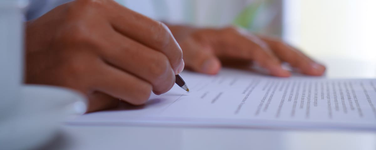 Signature de contrat de rachat de crédit 25000 €