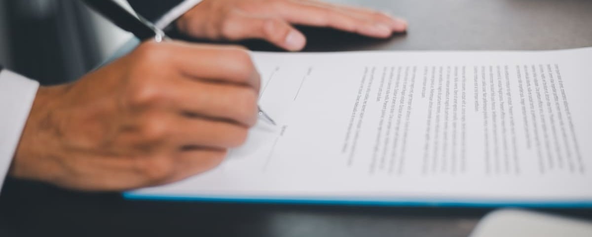 Signature de contrat de rachat de crédit 30000 €