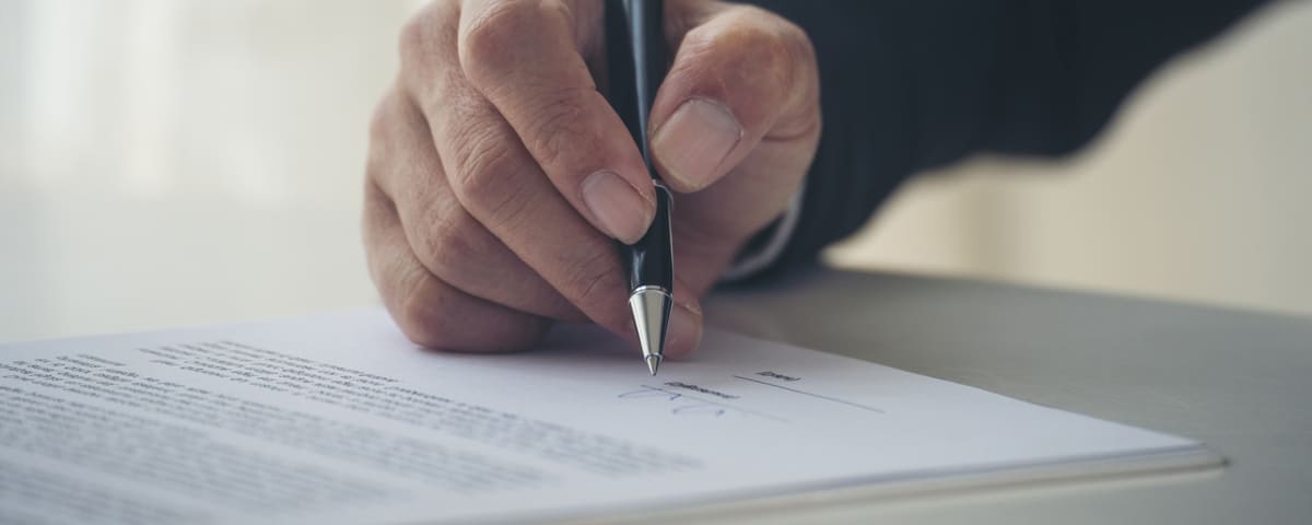 Signature de contrat de rachat de crédit 35000 €