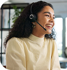 Conseiller client&egrave;le souriant